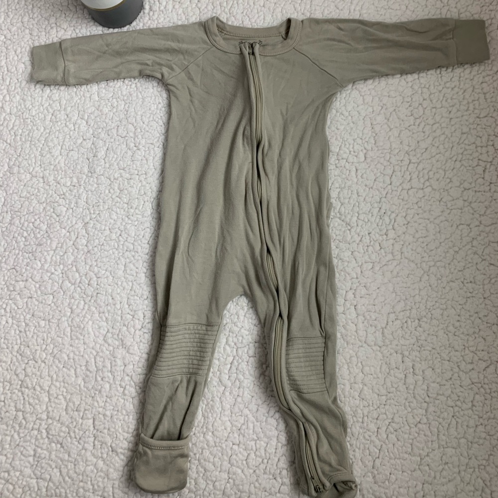 Goumi footie sleeper
